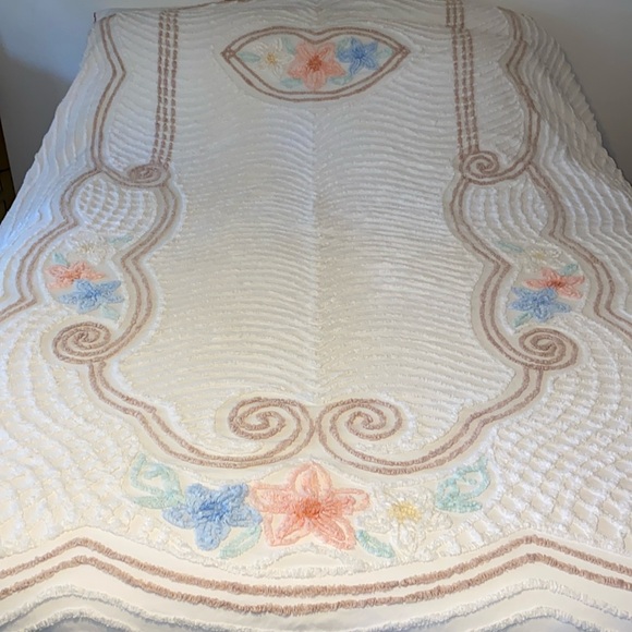Vintage Cotton Chenille Bedspread 88” X 104” - Picture 1 of 6